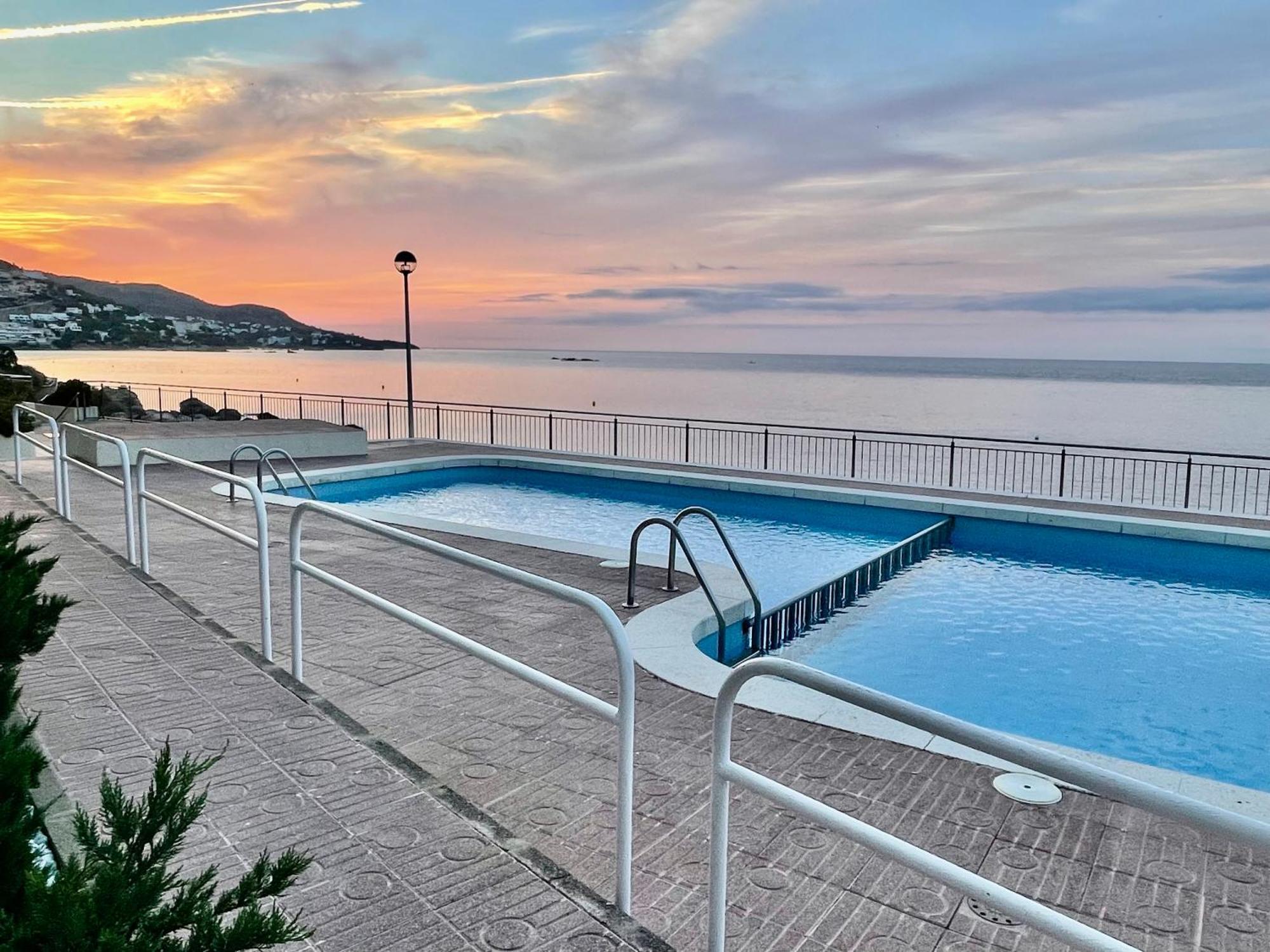 Magnifique Appartement En Front De Mer, Caneylles Roses Buitenkant foto