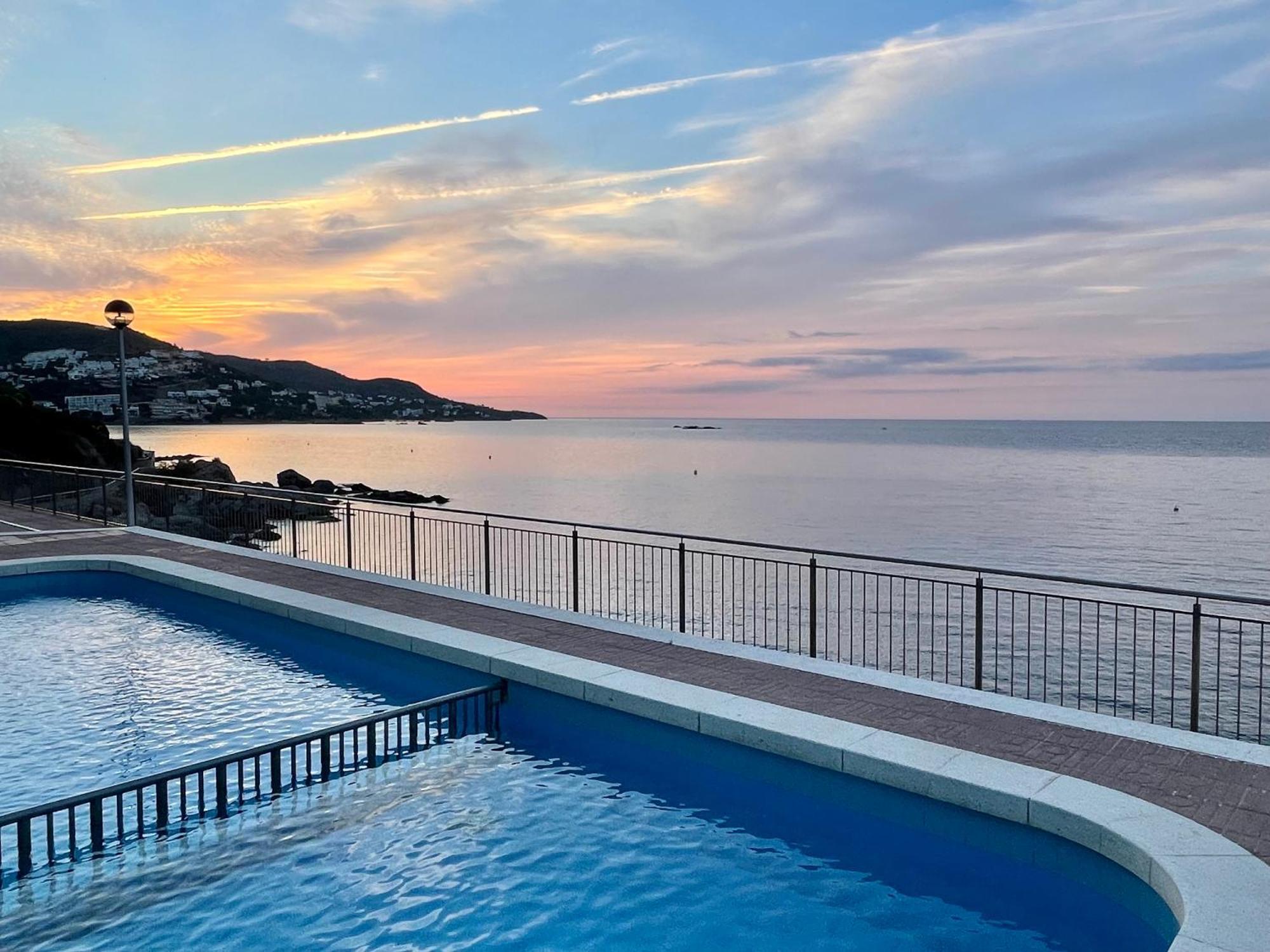 Magnifique Appartement En Front De Mer, Caneylles Roses Buitenkant foto